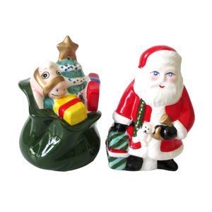 Santa Claus Salt and Pepper Shakers Christmas Holiday Tableware Decor